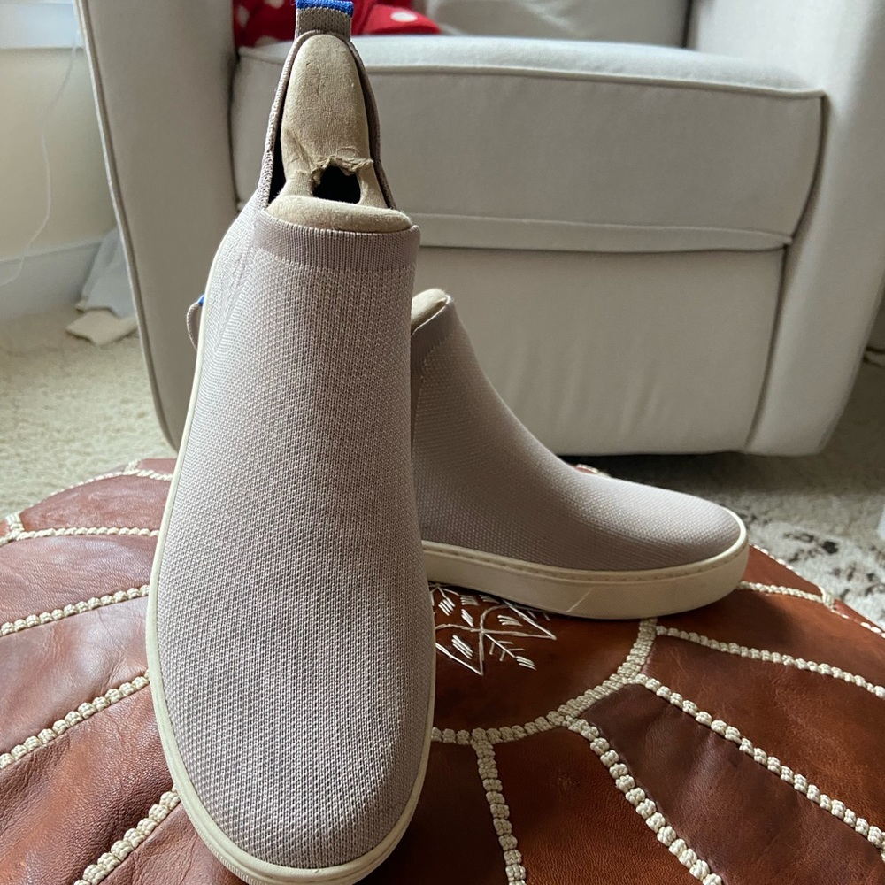 Rothys Chelsea Sneaker Boots in gray/lavender